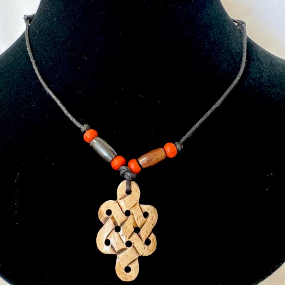 Endless knot pendant necklace